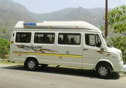 17 Seater Tempo Traveller